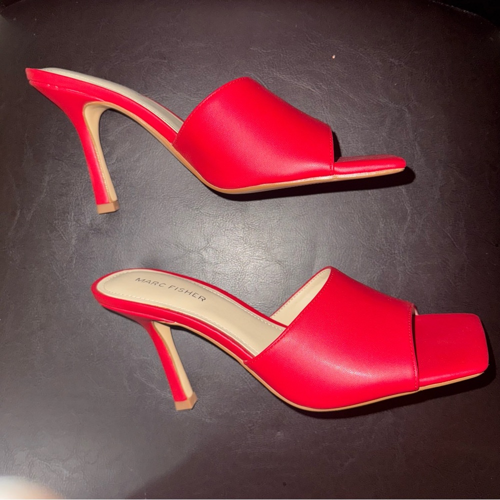 Open toe Red Heels - Picture 3 of 4